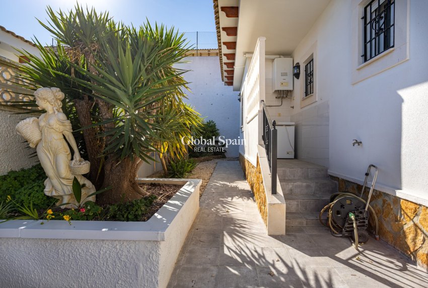 Resale - VILLA -
BIGASTRO - Inland