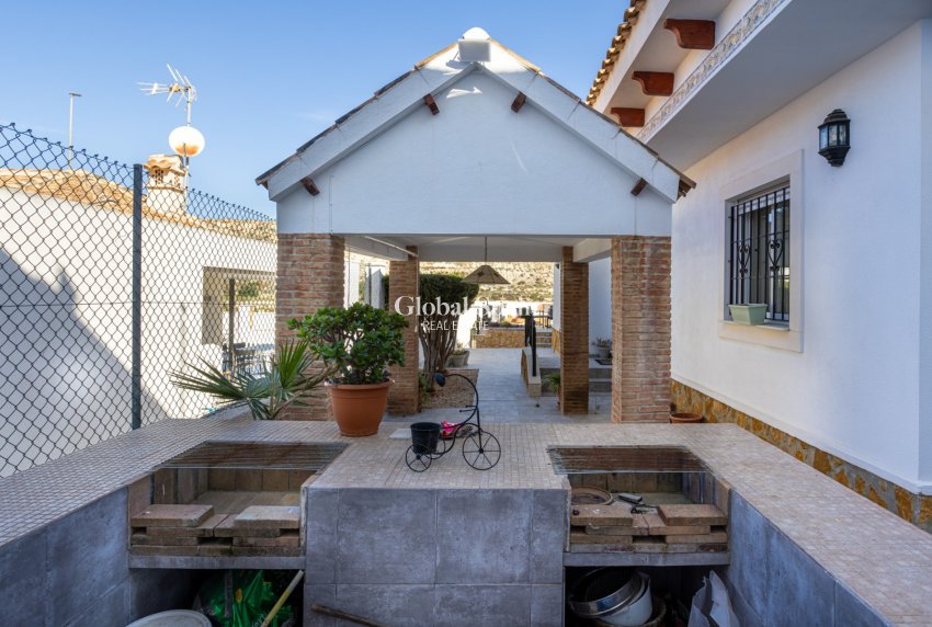 Resale - VILLA -
BIGASTRO - Inland