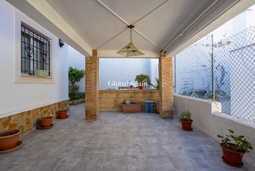 Resale - VILLA -
BIGASTRO - Inland