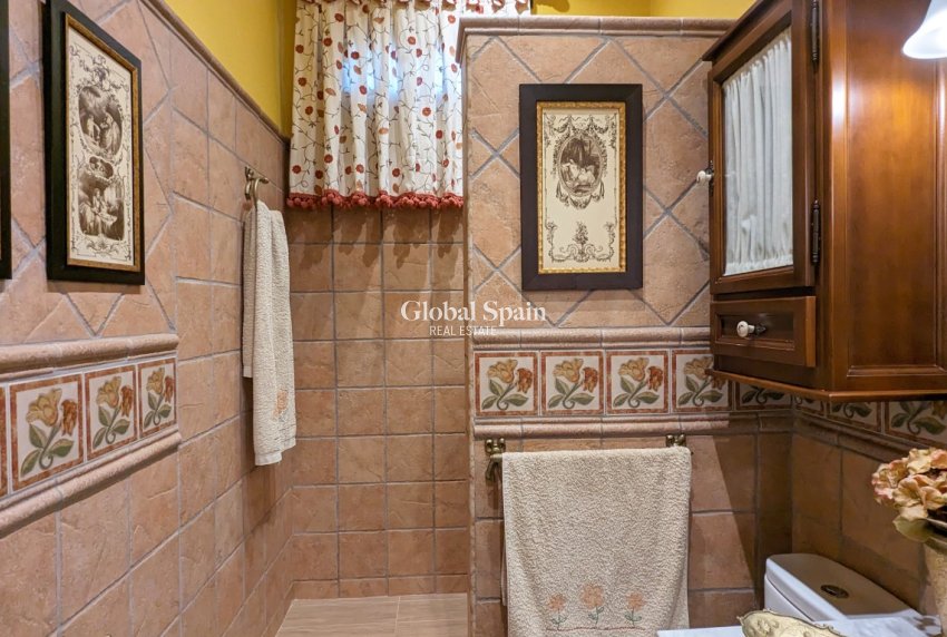 Resale - VILLA -
BIGASTRO - Inland