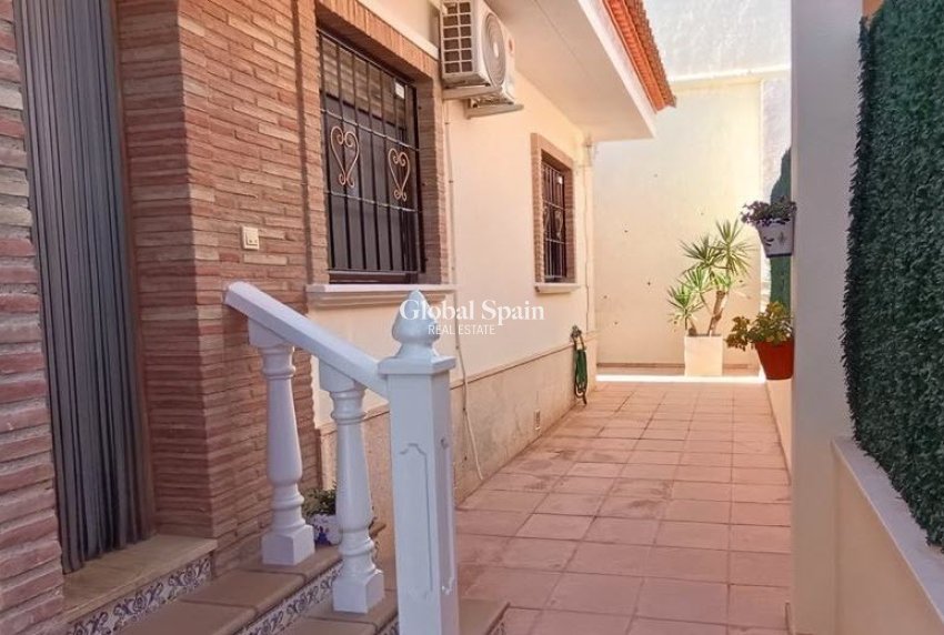Resale - VILLA -
BIGASTRO - Inland