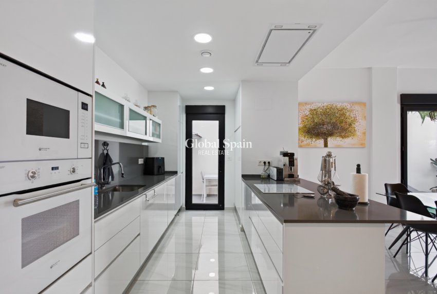 Resale - VILLA -
BIGASTRO - Inland