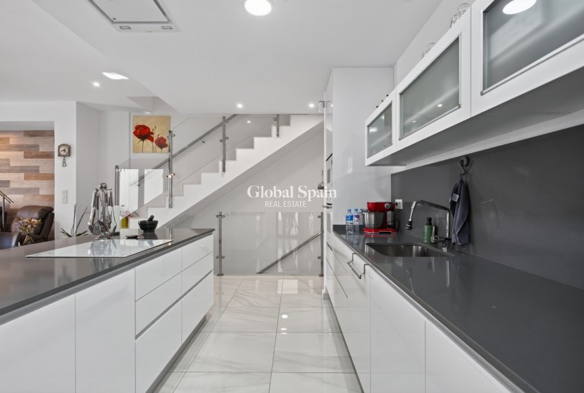 Resale - VILLA -
BIGASTRO - Inland