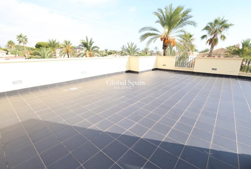 Resale - Villa -
CABO ROIG - Costa blanca