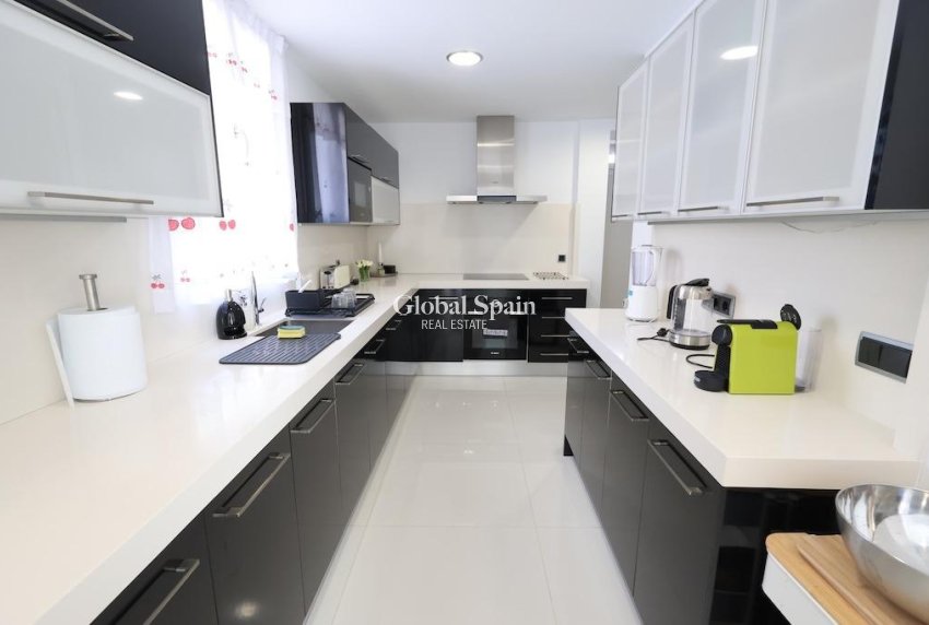 Resale - Villa -
CABO ROIG - Costa blanca