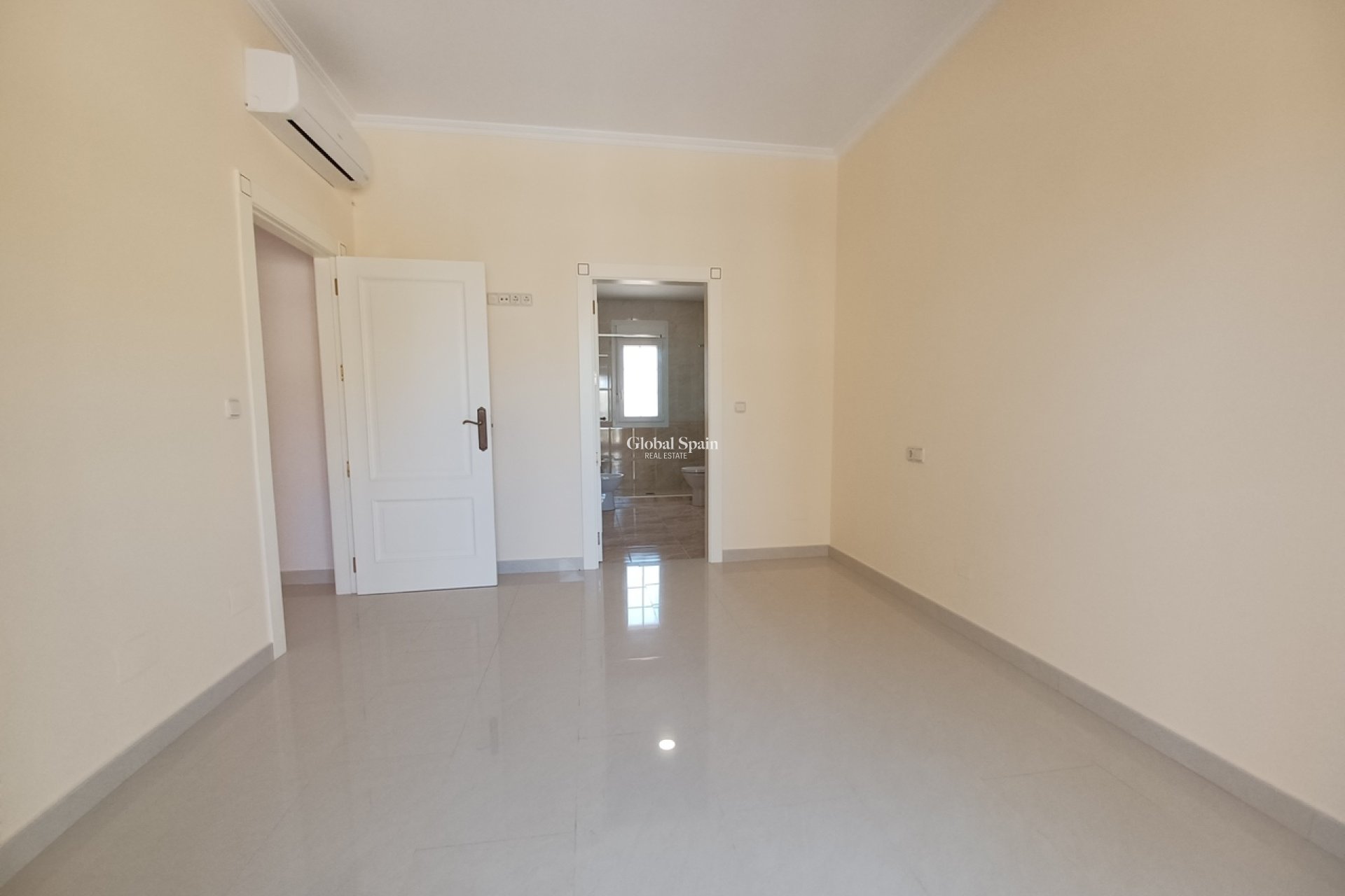 Resale - VILLA -
CABO ROIG - Costa Blanca