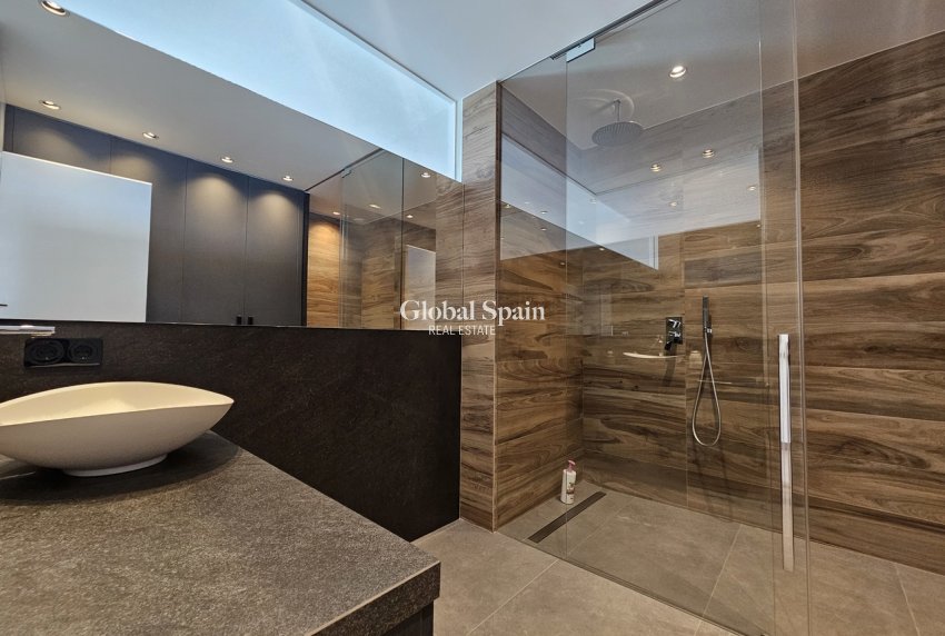 Resale - VILLA -
CABO ROIG - Costa Blanca