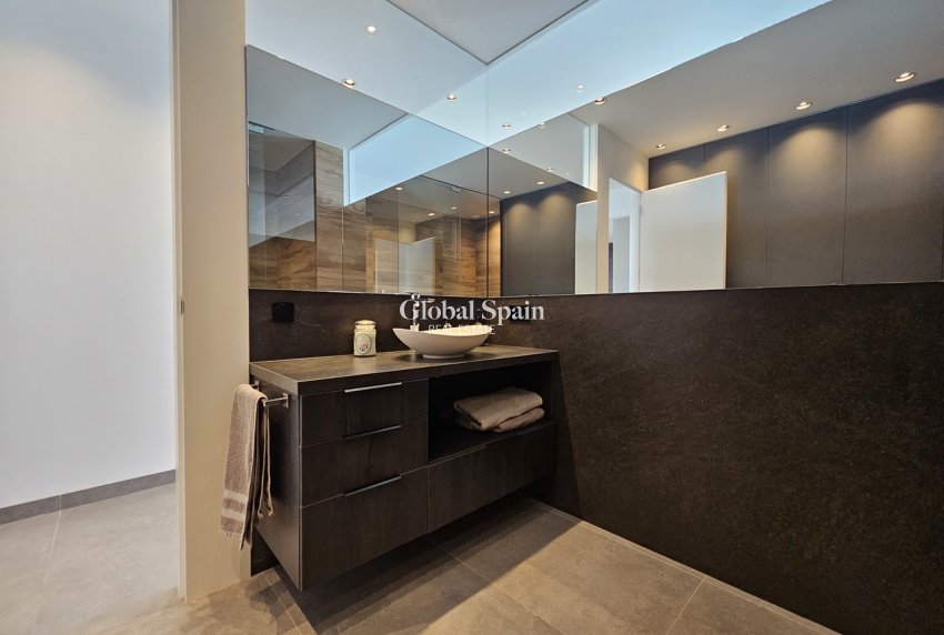 Resale - VILLA -
CABO ROIG - Costa Blanca