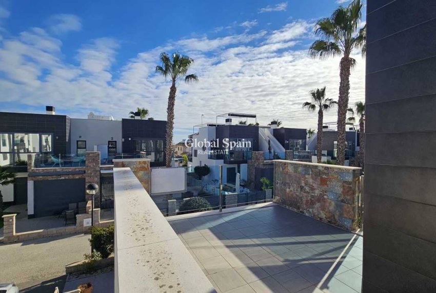 Resale - VILLA -
CABO ROIG - Costa Blanca