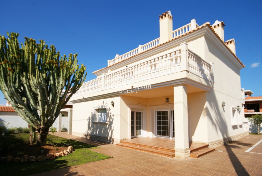 Resale - VILLA -
CABO ROIG - Costa Blanca