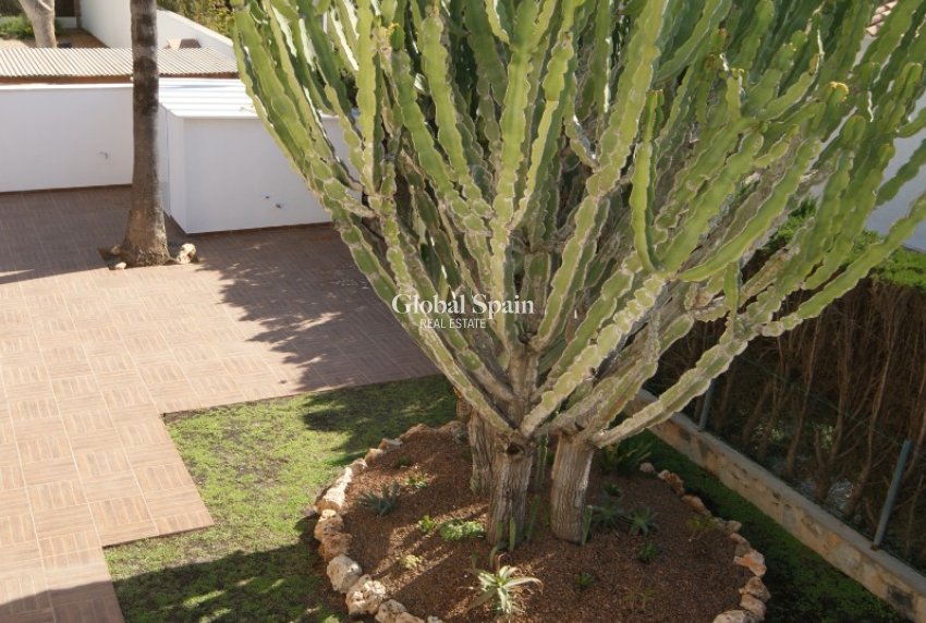 Resale - VILLA -
CABO ROIG - Costa Blanca