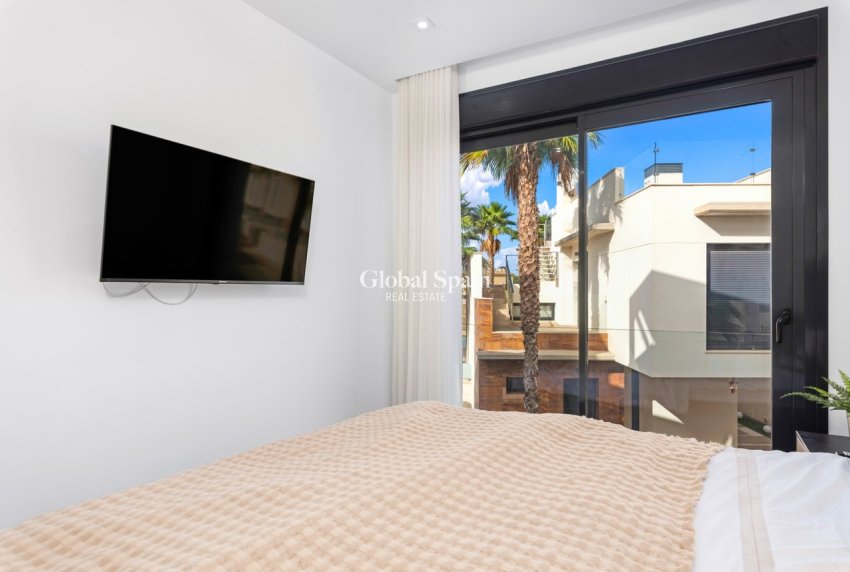 Resale - VILLA -
CABO ROIG - Costa Blanca