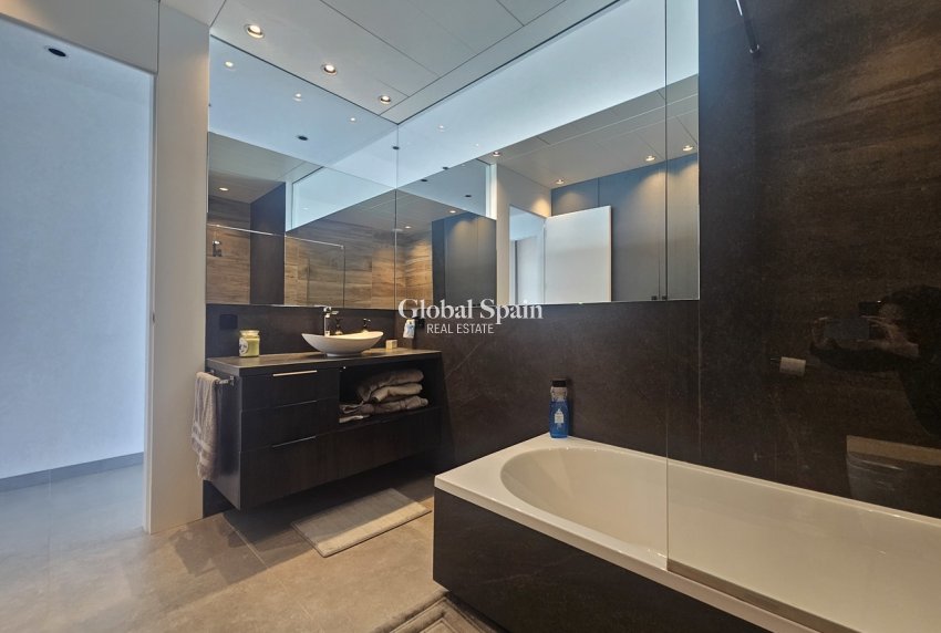 Resale - VILLA -
CABO ROIG - Costa Blanca