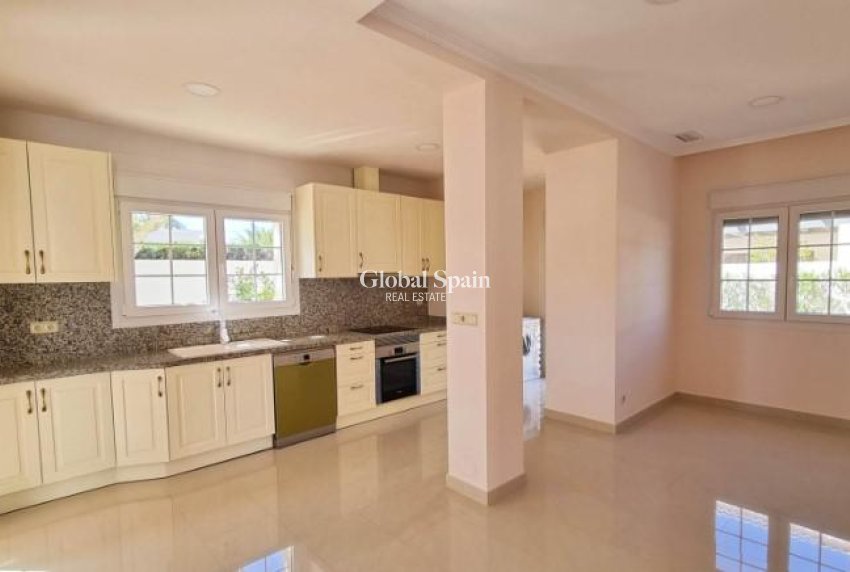 Resale - VILLA -
CABO ROIG - Costa Blanca