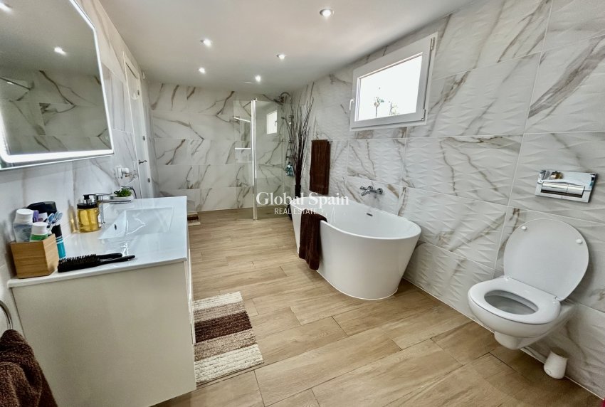 Resale - VILLA -
CABO ROIG - Costa Blanca