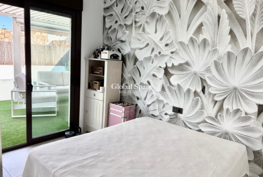 Resale - VILLA -
CABO ROIG - Costa Blanca