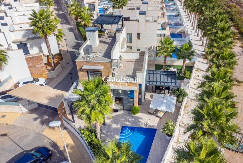 Resale - VILLA -
CABO ROIG - Costa Blanca