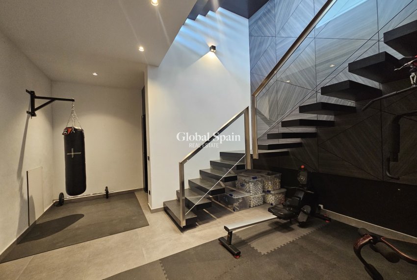 Resale - VILLA -
CABO ROIG - Costa Blanca