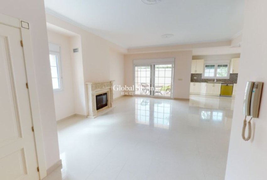 Resale - VILLA -
CABO ROIG - Costa Blanca