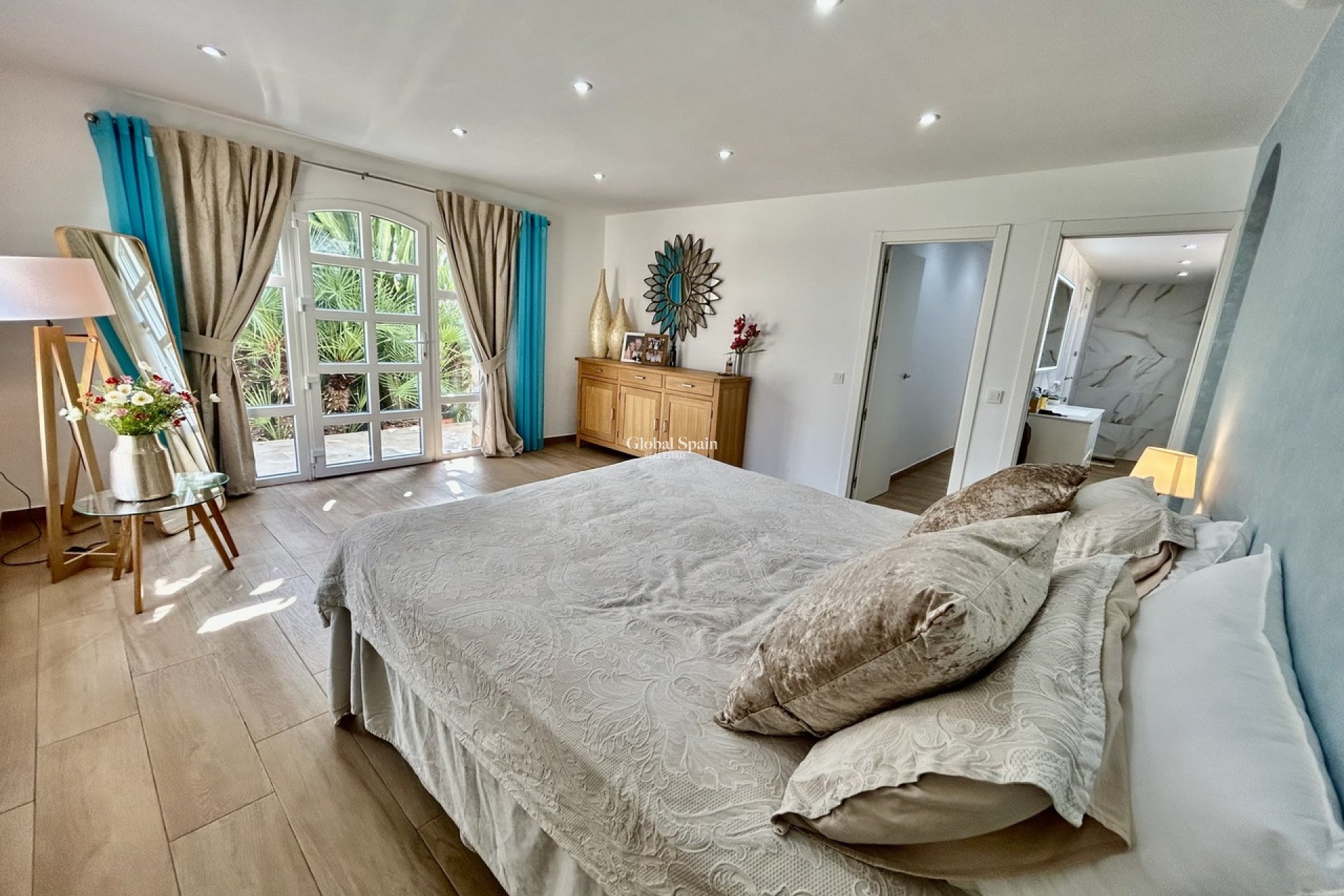 Resale - VILLA -
CABO ROIG - Costa Blanca