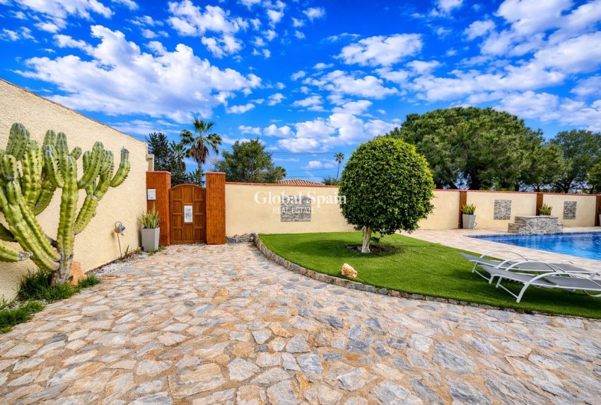 Resale - VILLA -
CABO ROIG - Costa Blanca