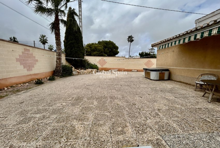 Resale - VILLA -
CABO ROIG - Costa Blanca