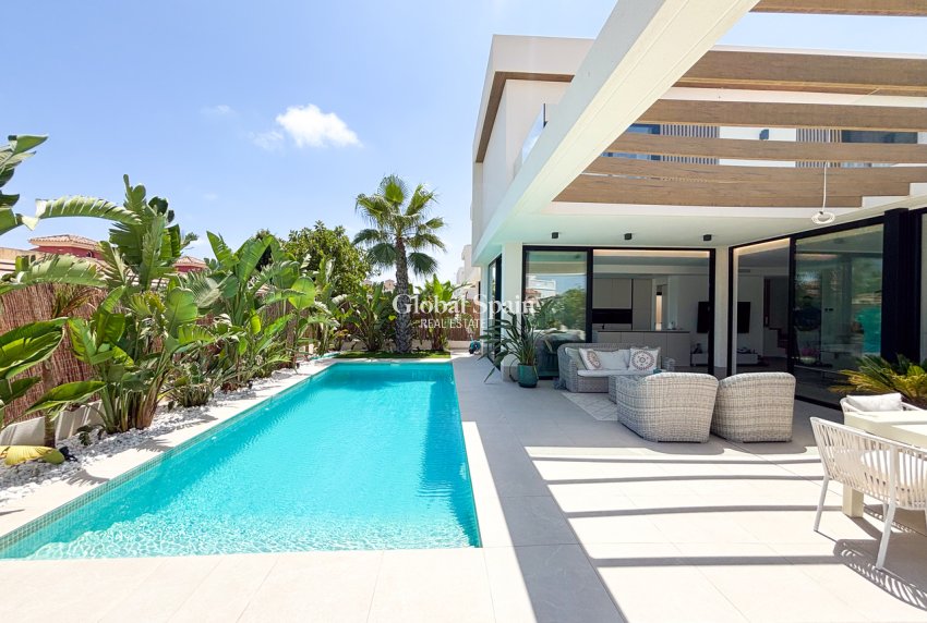 Resale - VILLA -
CABO ROIG - Costa Blanca