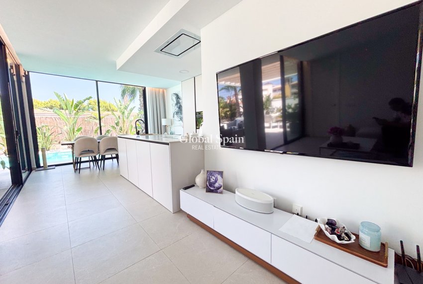 Resale - VILLA -
CABO ROIG - Costa Blanca