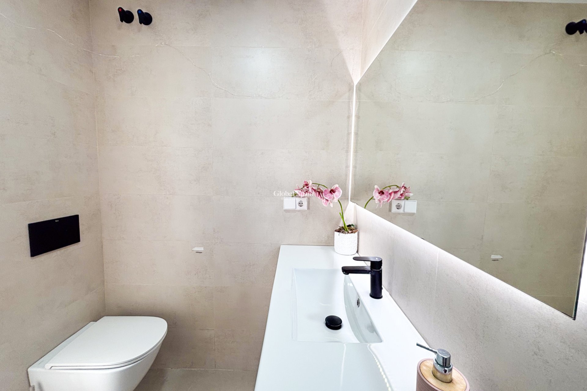 Resale - VILLA -
CABO ROIG - Costa Blanca
