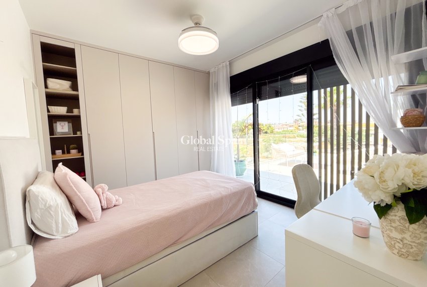 Resale - VILLA -
CABO ROIG - Costa Blanca