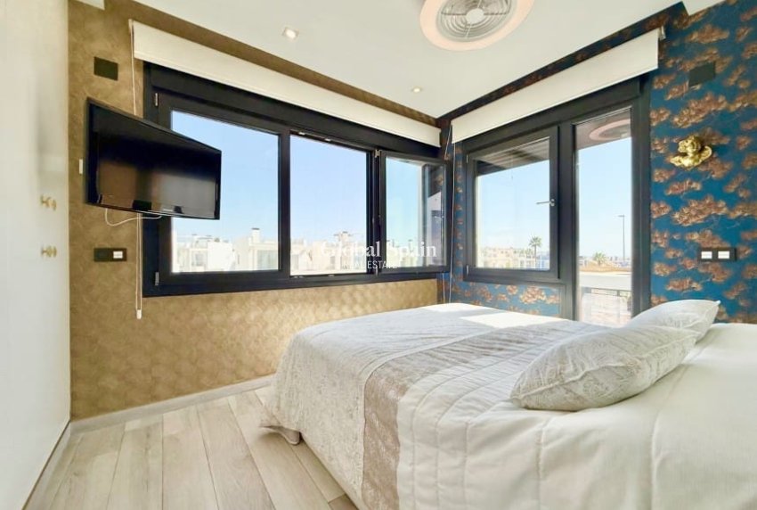 Resale - VILLA -
CABO ROIG - Costa Blanca