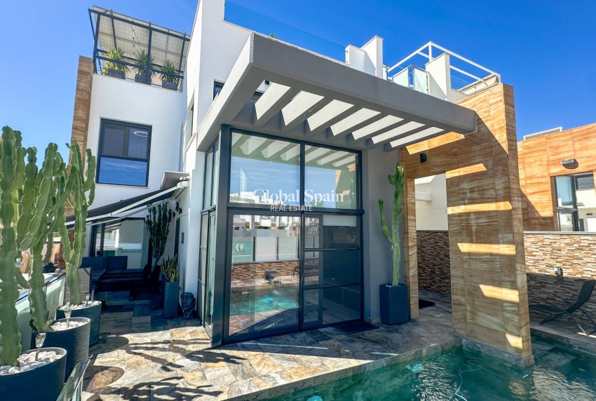 Resale - VILLA -
CABO ROIG - Costa Blanca