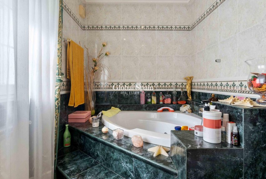 Resale - VILLA -
CABO ROIG - MUY CERCA DE LA PLAYA