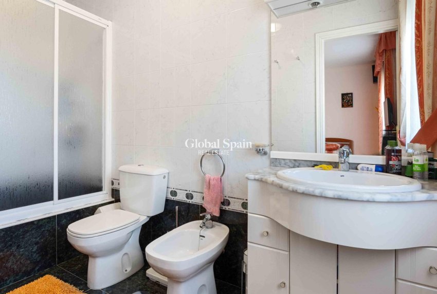 Resale - VILLA -
CABO ROIG - MUY CERCA DE LA PLAYA