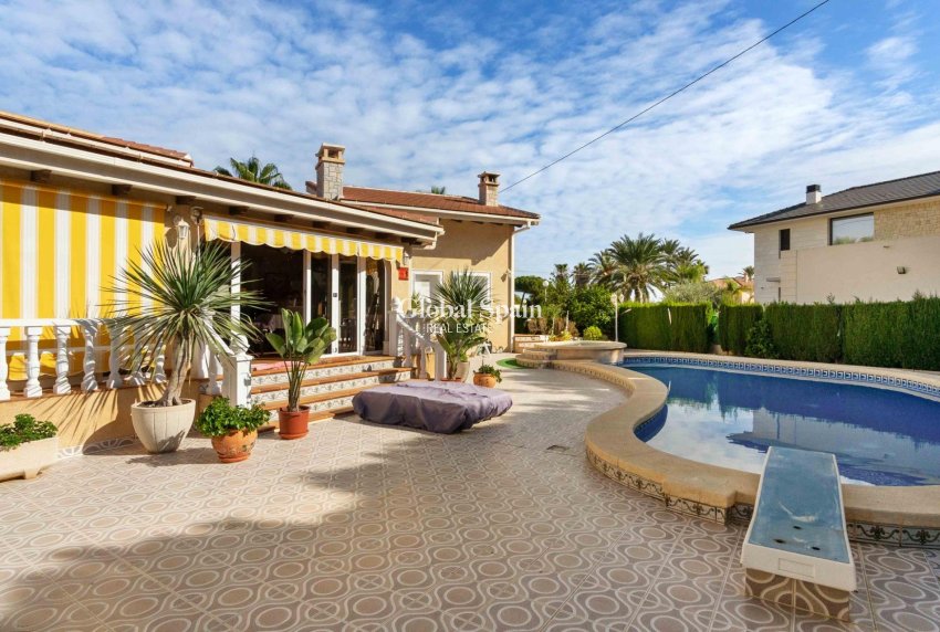 Resale - VILLA -
CABO ROIG - MUY CERCA DE LA PLAYA