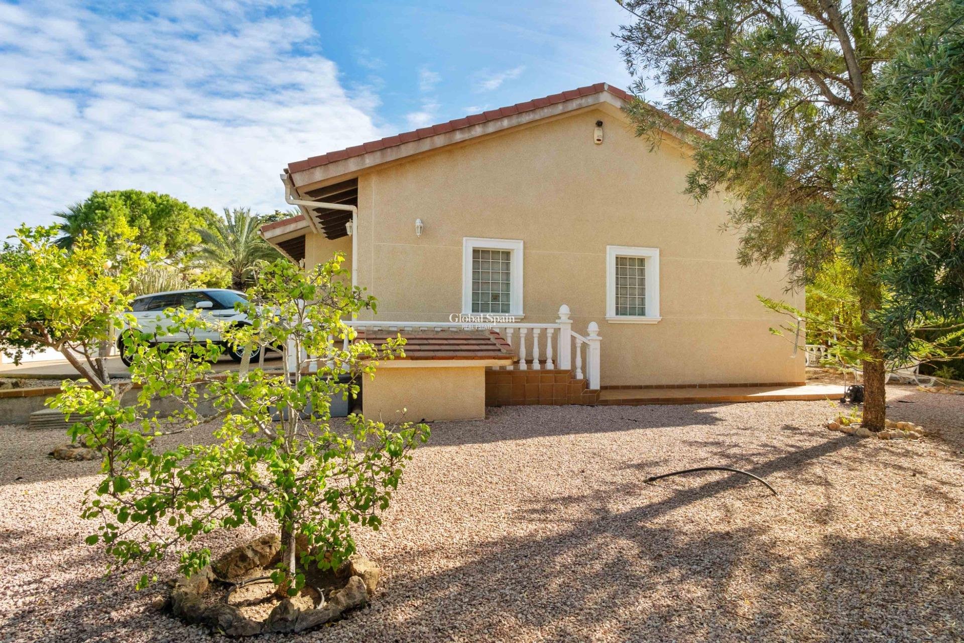 Resale - VILLA -
CABO ROIG - MUY CERCA DE LA PLAYA