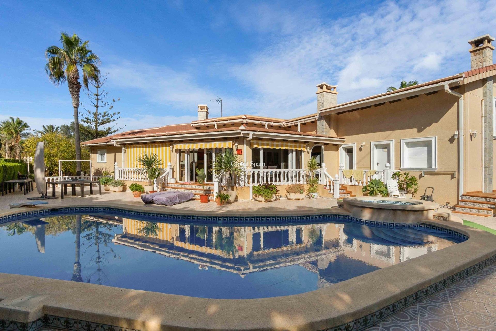 Resale - VILLA -
CABO ROIG - MUY CERCA DE LA PLAYA