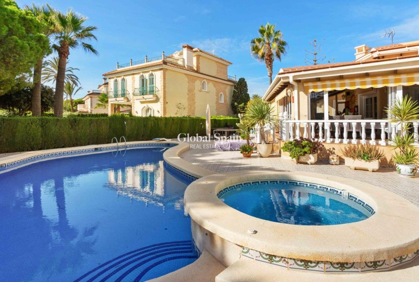 Resale - VILLA -
CABO ROIG - MUY CERCA DE LA PLAYA