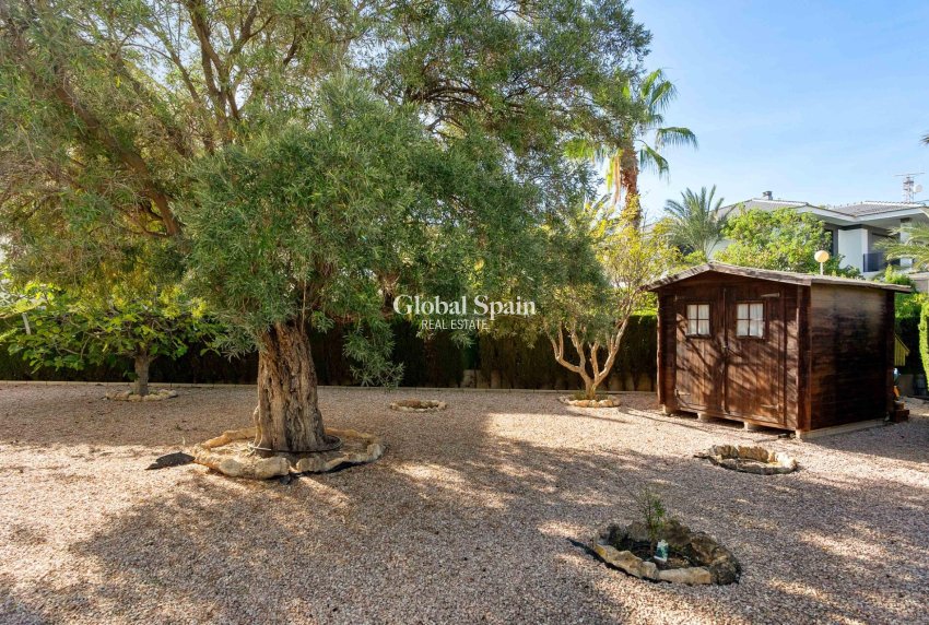 Resale - VILLA -
CABO ROIG - MUY CERCA DE LA PLAYA