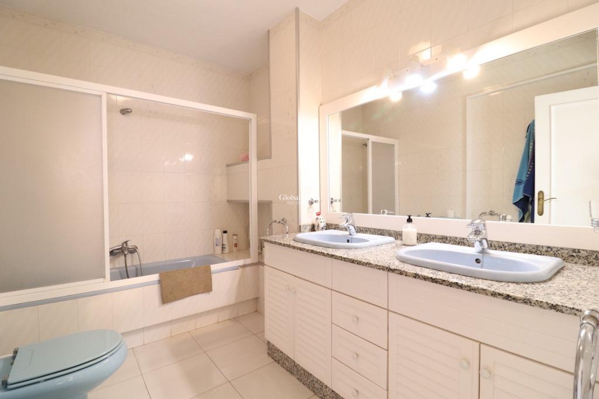 Resale - Villa -
CABO ROIG - MUY CERCA DE LA PLAYA