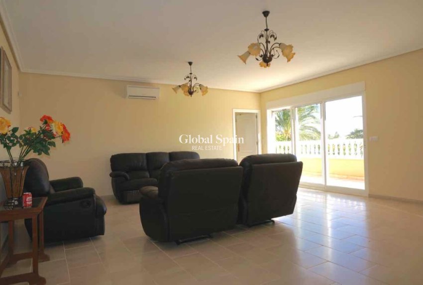 Resale - Villa -
CABO ROIG