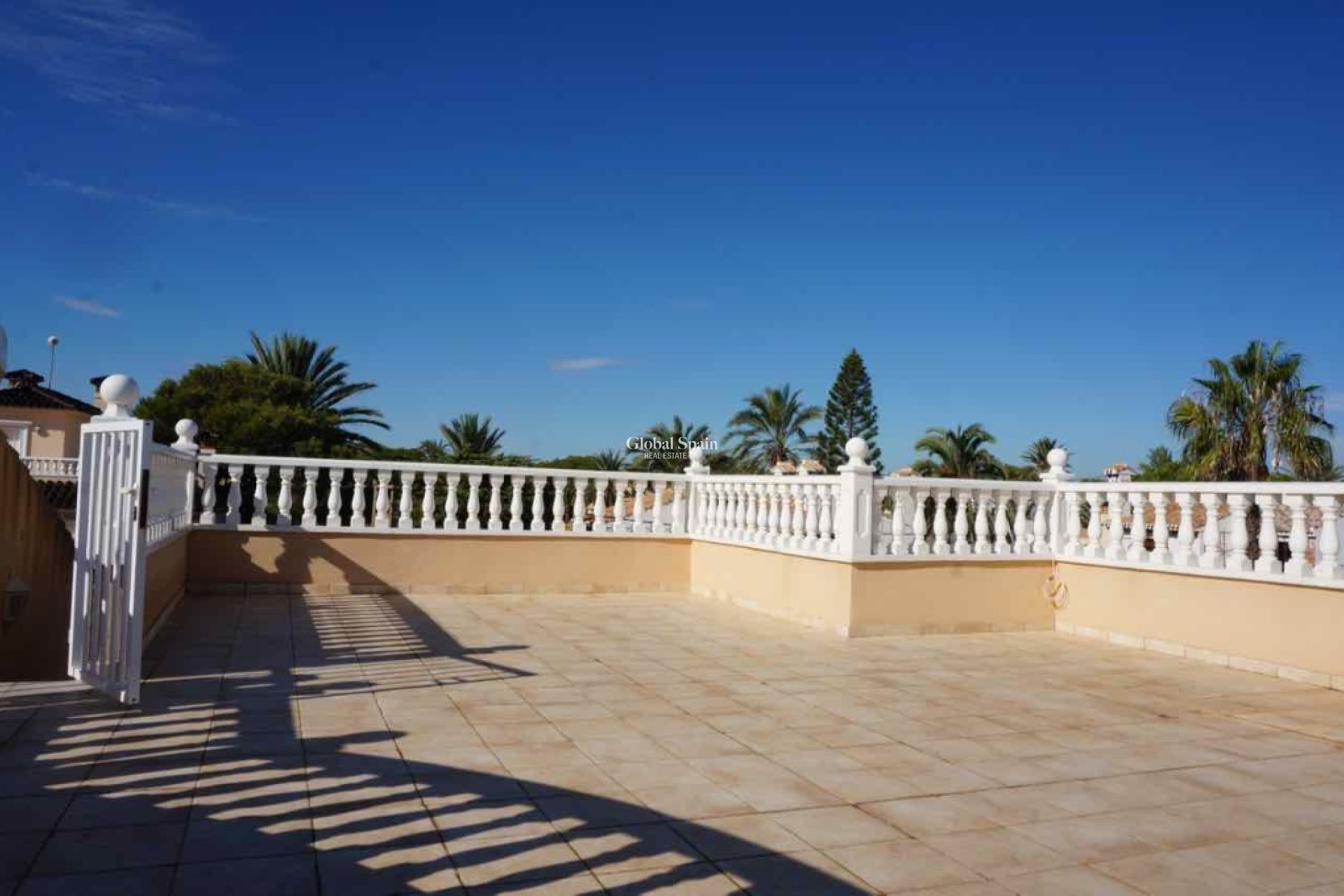 Resale - Villa -
CABO ROIG