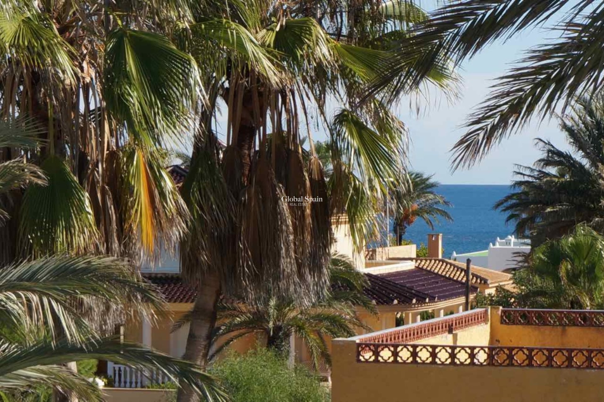 Resale - Villa -
CABO ROIG
