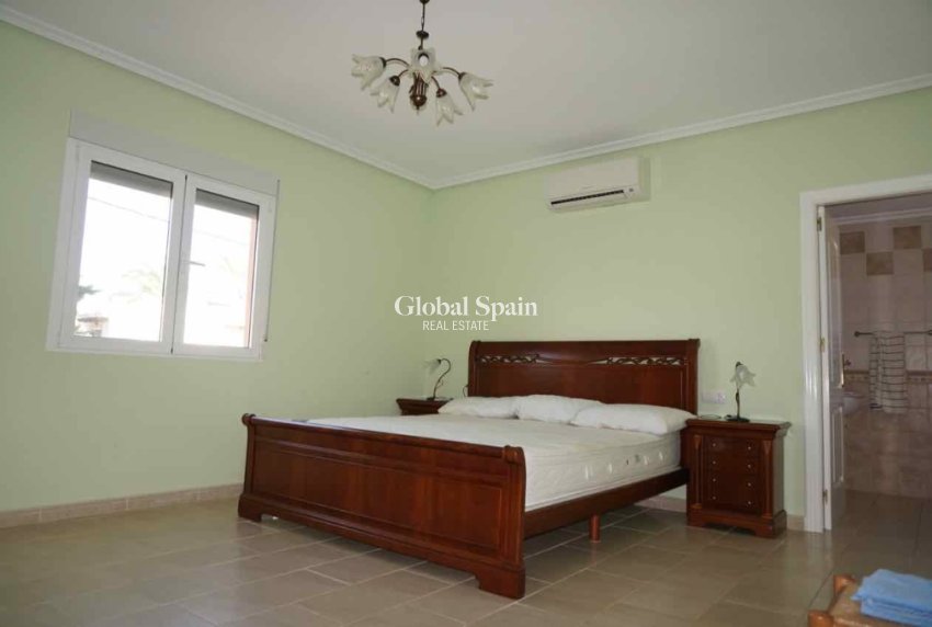 Resale - Villa -
CABO ROIG