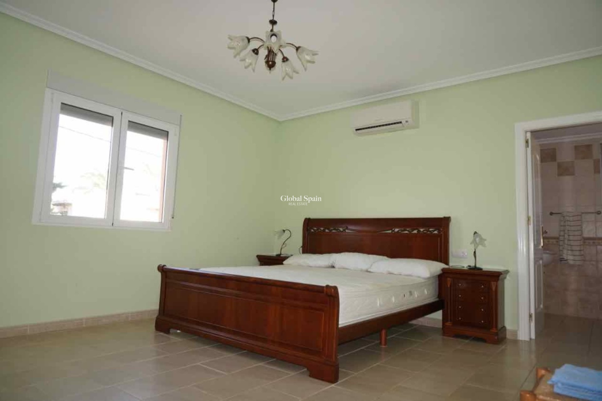 Resale - Villa -
CABO ROIG