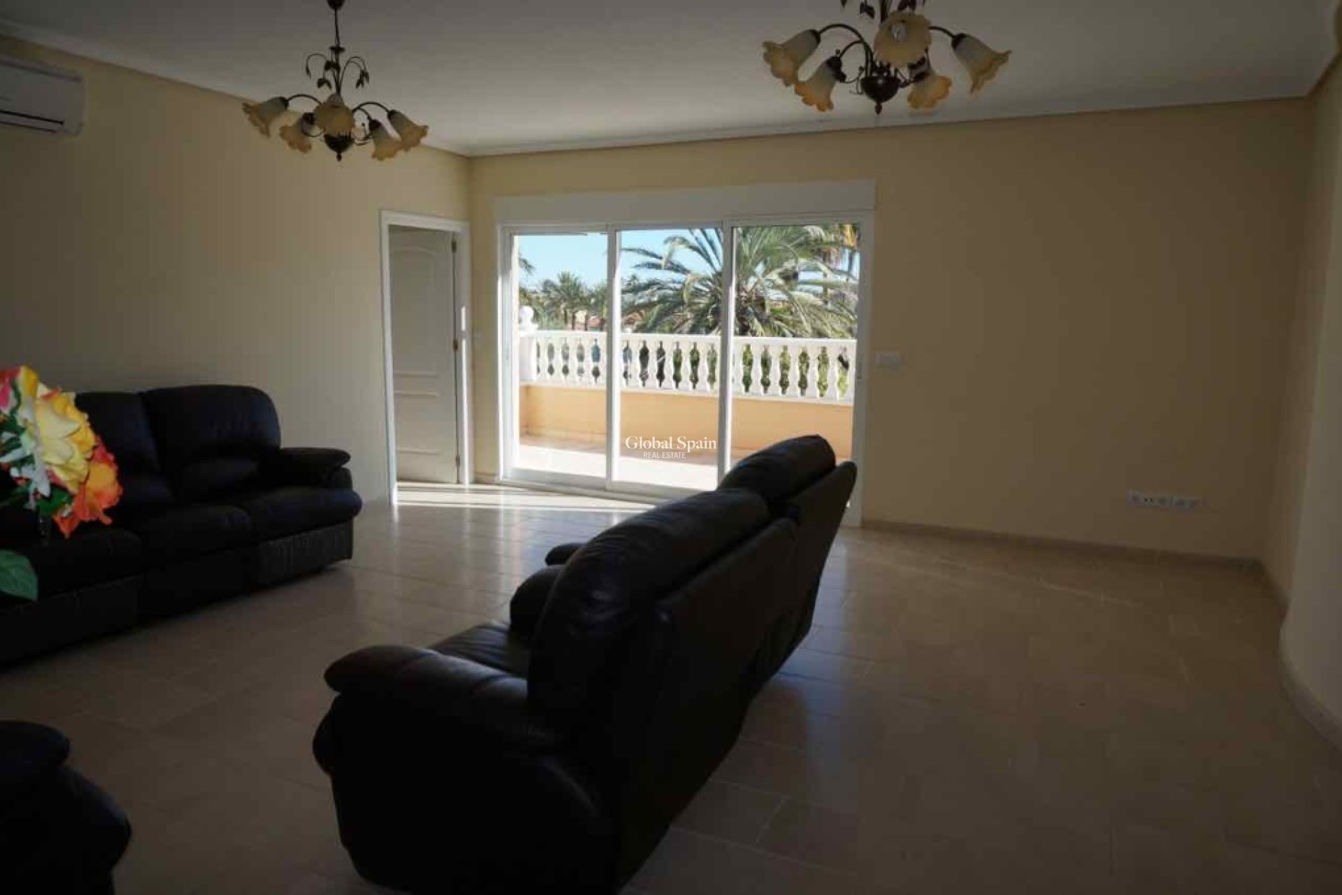Resale - Villa -
CABO ROIG