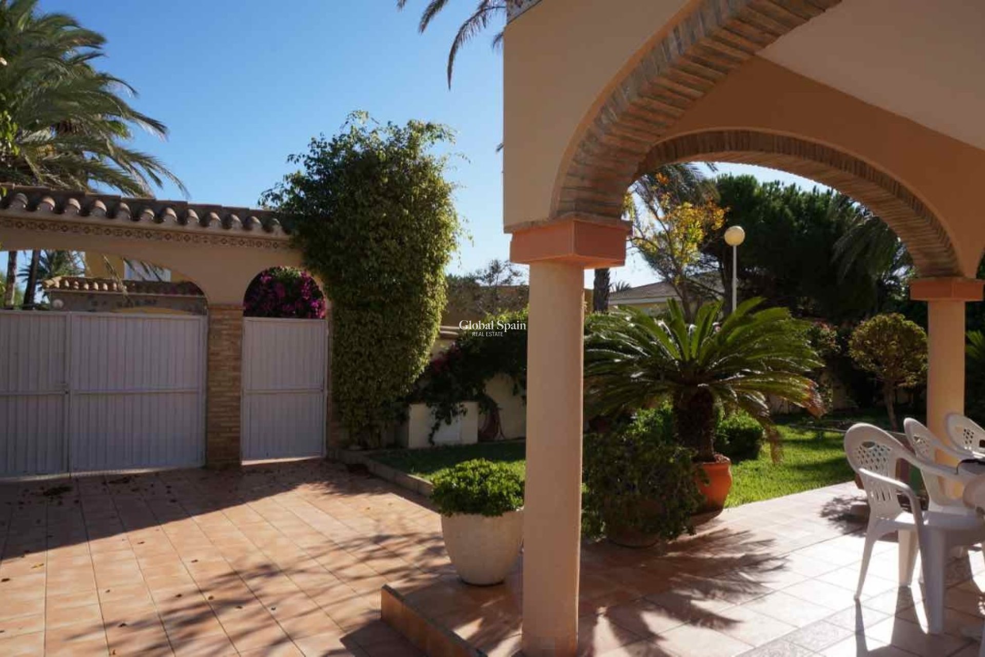 Resale - Villa -
CABO ROIG