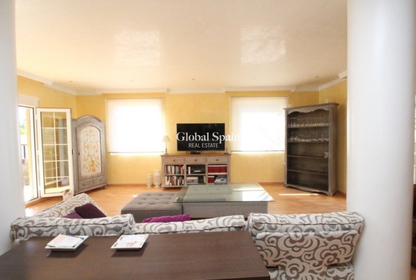 Resale - Villa -
CABO ROIG