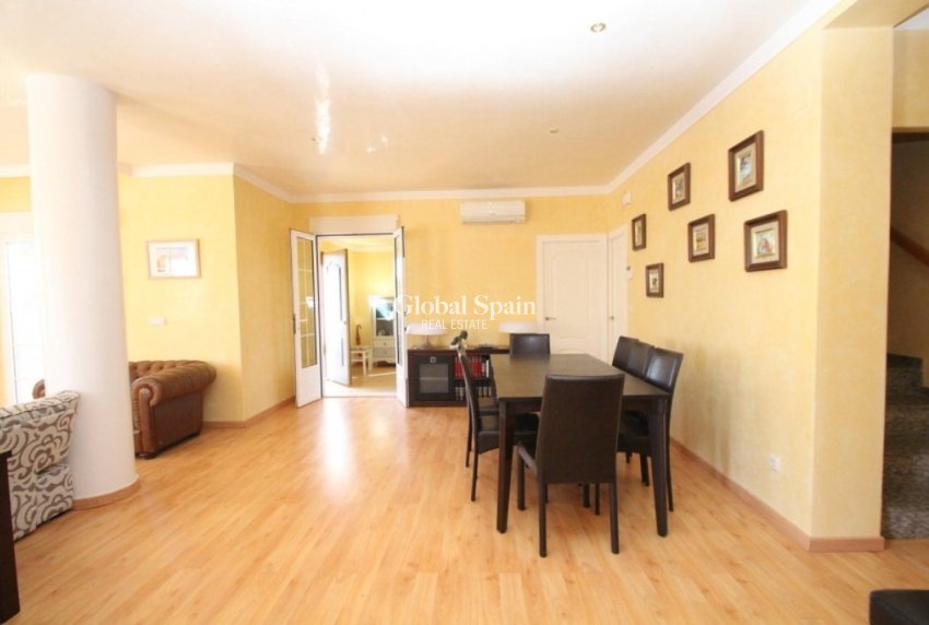 Resale - Villa -
CABO ROIG