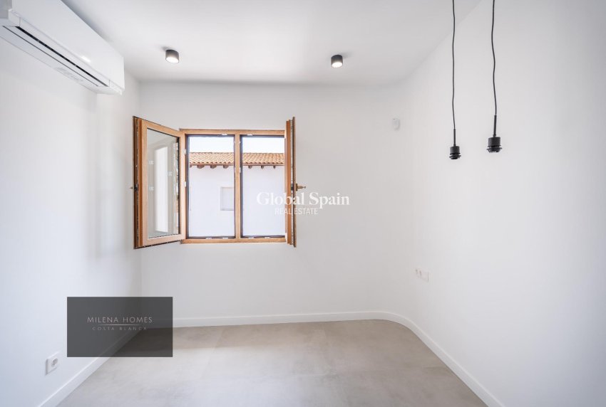 Resale - VILLA -
CABO ROIG